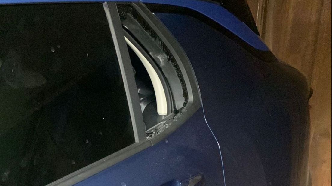 Ruit ingeslagen in garage | Eigen foto
