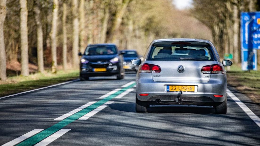 Auto's op een provinciale weg. Foto ter illustratie.