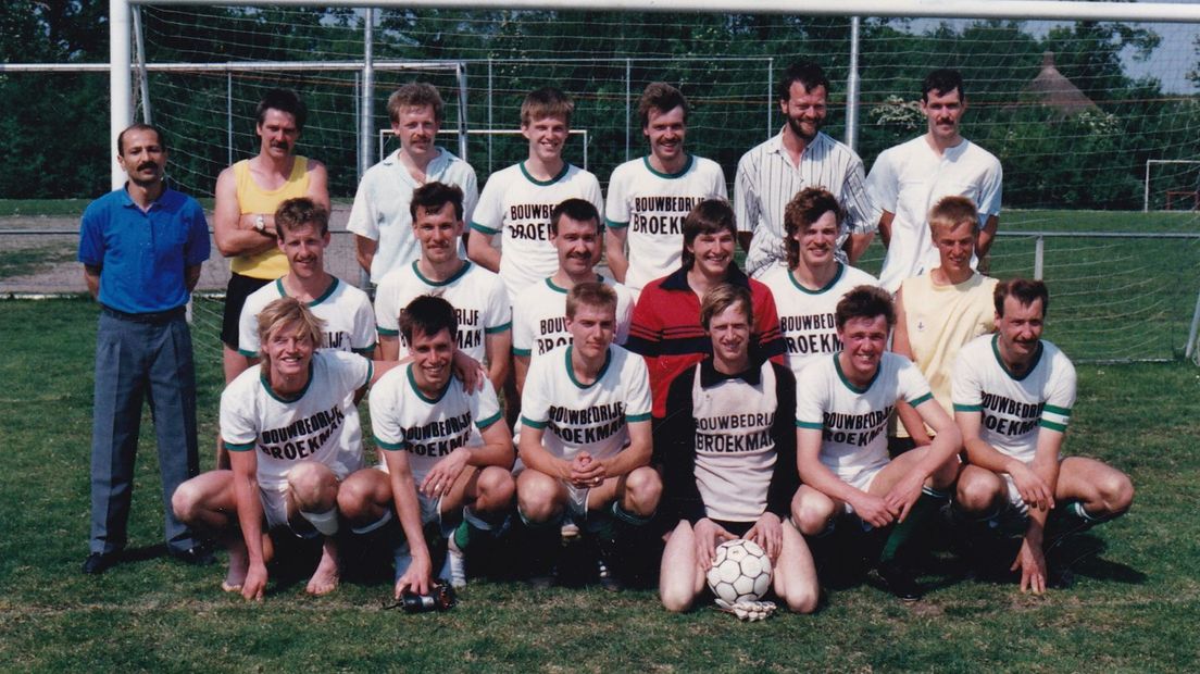 Teamfoto, vermoedelijk ergens in de jaren 90