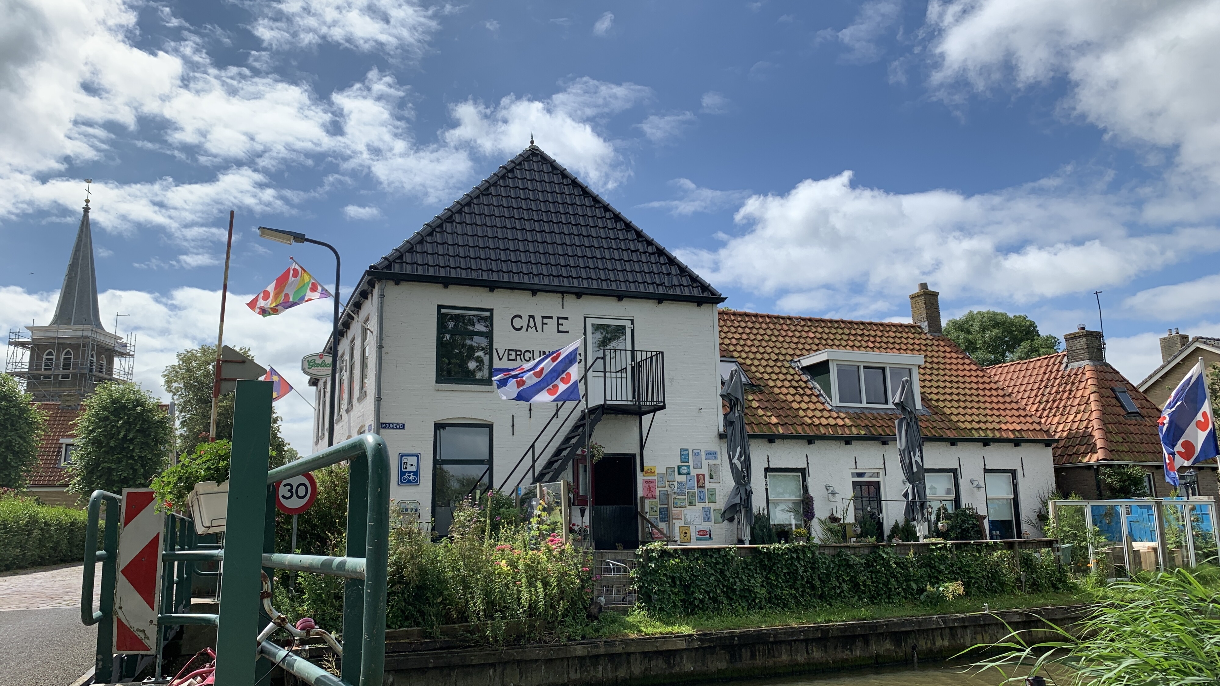 Yn Baard moat rekken hâlde wurde mei it beskerme doarpsgesicht