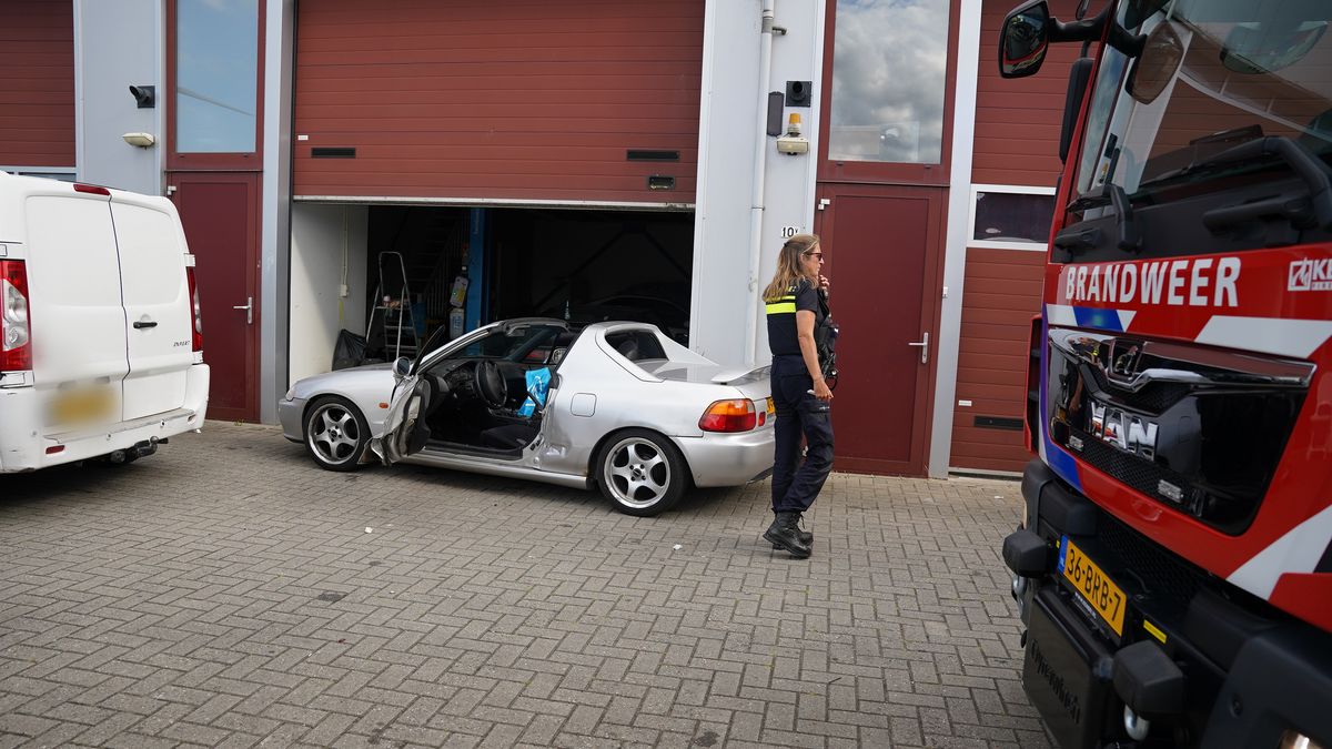 112 Nieuws: Automobilist gewond bij aanrijding in Kampen | Gevaarlijke stof in supermarkt Bathmen