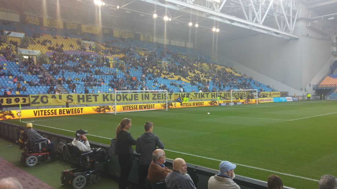 Het spandoek in het stadion van Vitesse