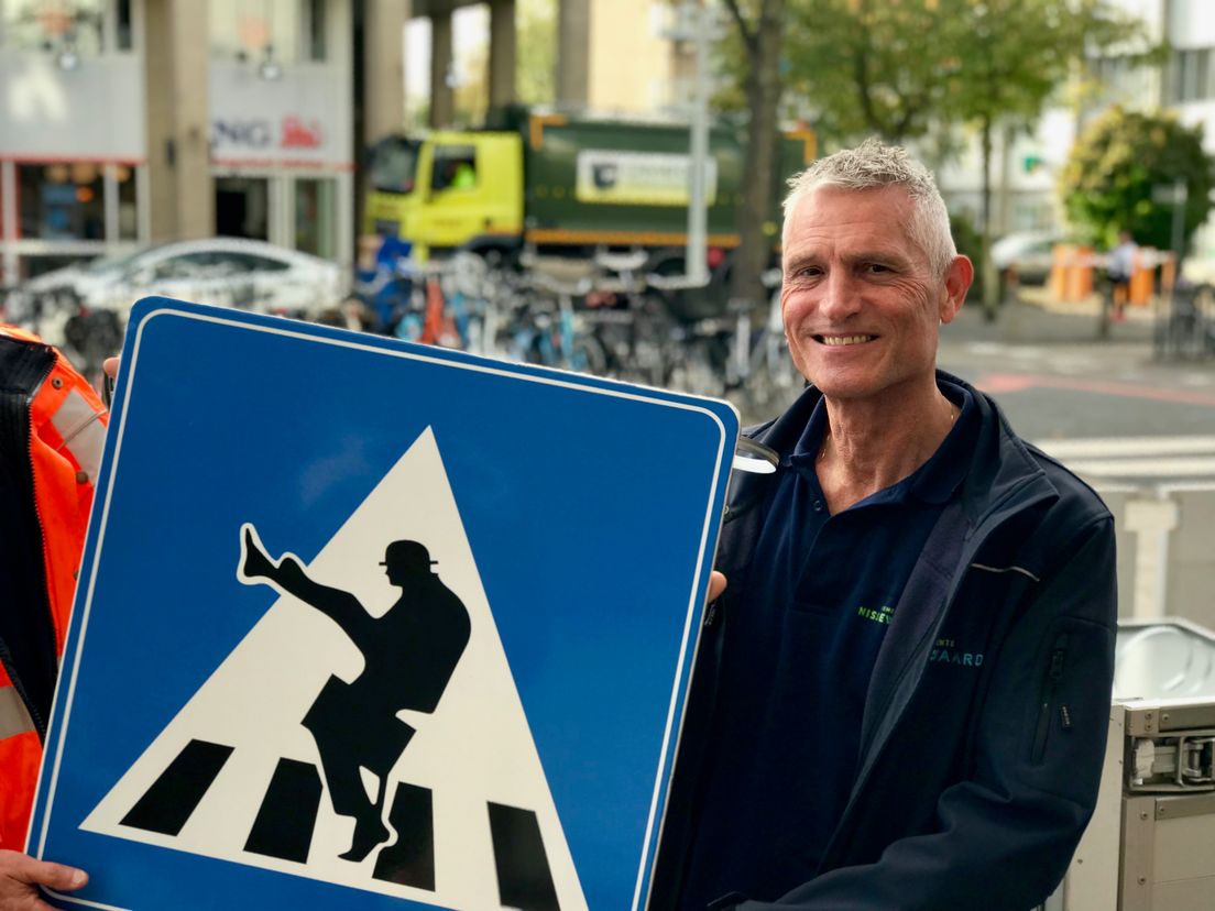 Aloys Bijl van de gemeente Nissewaard is dol op de sketch met de rare loopjes