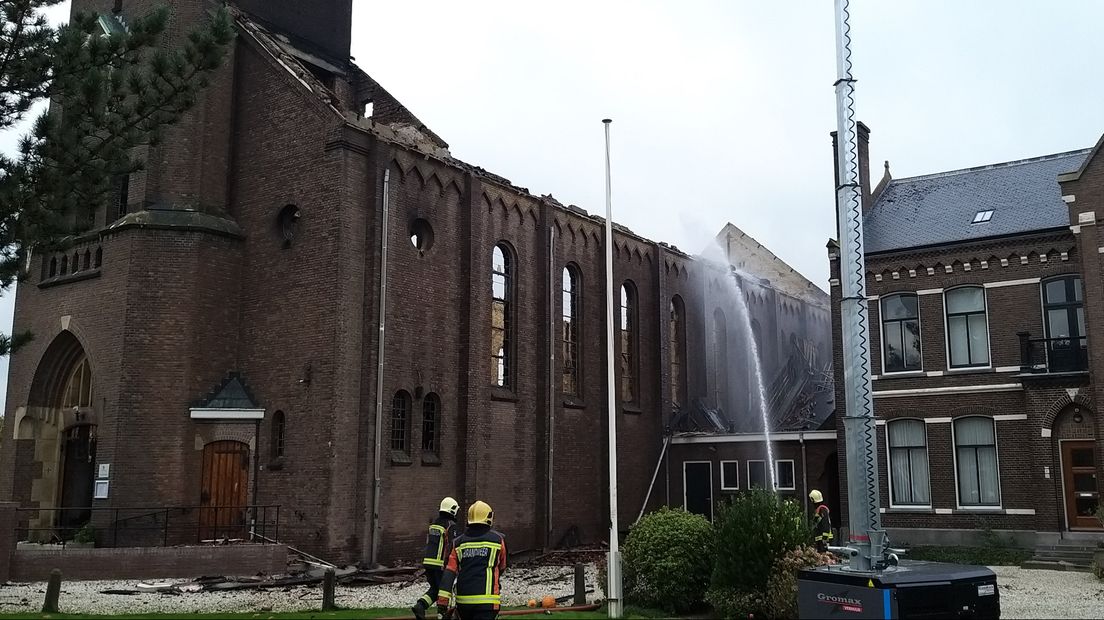 Dinsdag was de brandweer nog steeds aan het nablussen