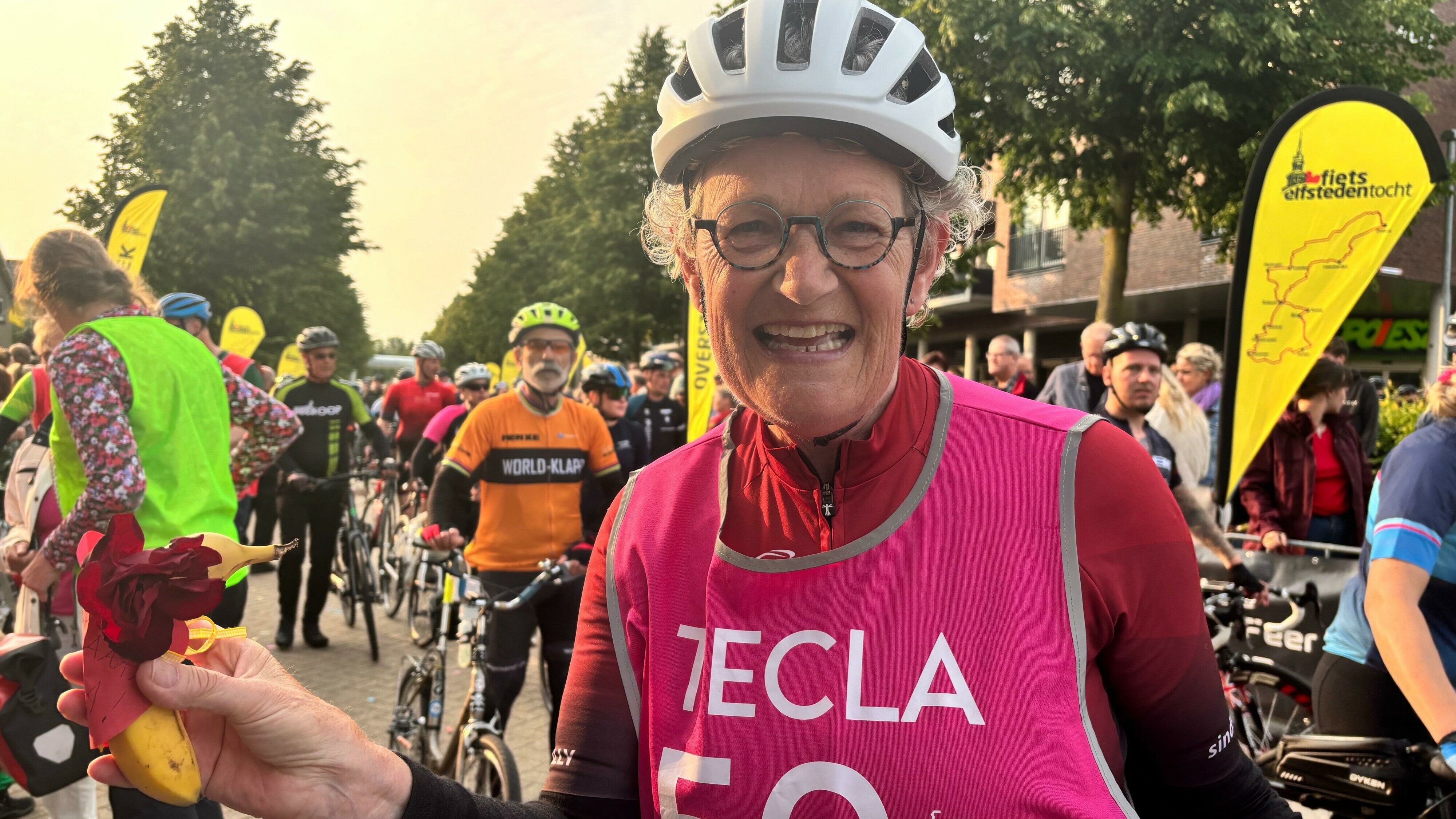 Tecla Sikkes-Brandsma (69) kwam net voor acht uur over de finish