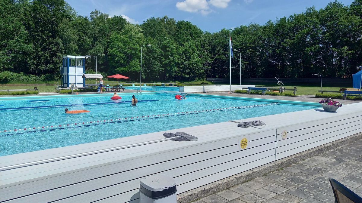 Bijzondere buitenbaden: hier zwem je deze zomer in Drenthe nét even anders