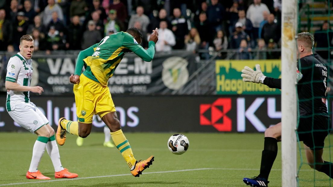 Dion Malone schiet de 4-0 tegen FC Groningen binnen 