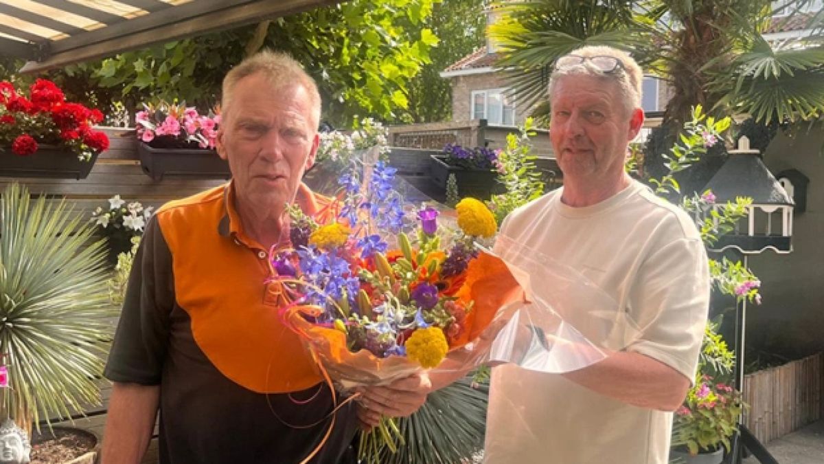 Post- en pakketbezorger gaat met pensioen en wordt verrast door dorp: 'Ik was ontroerd'