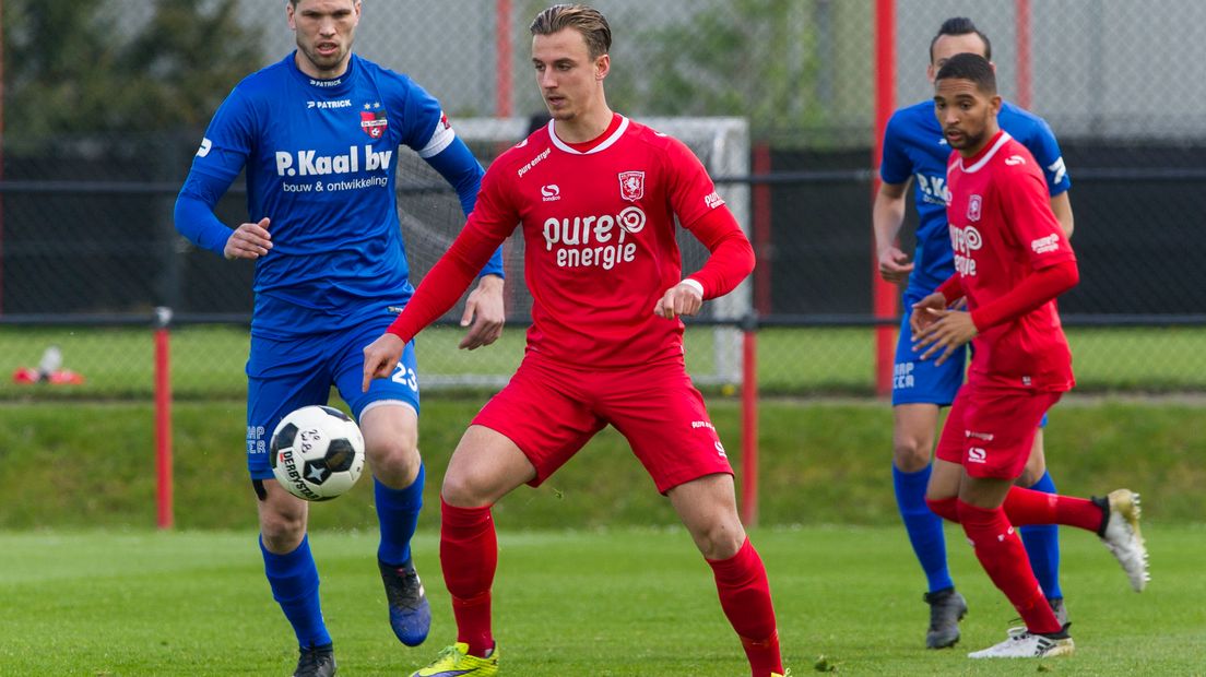 Siebe Schets in het shirt van FC Twente