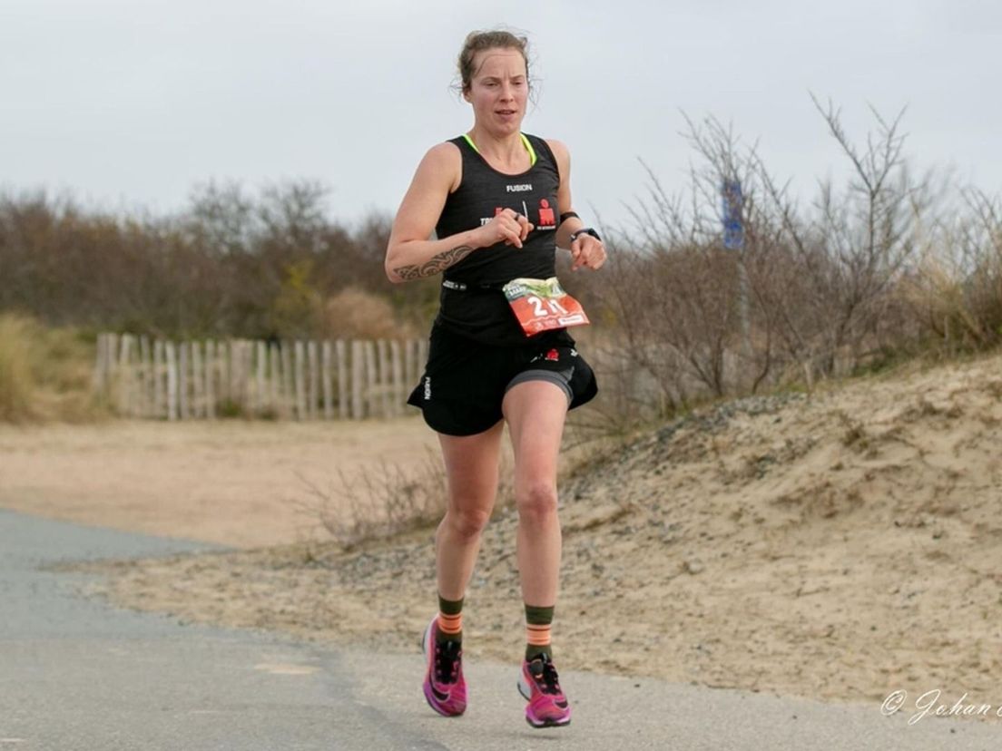 Nelleke Baldé hielp tijdens de marathon een loper die een hartstilstand kreeg