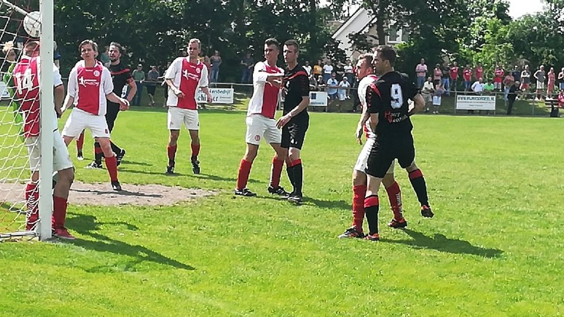 Martijn Heerkes maakt de 1-3 tegen Ruinerwold (Rechten: Twitter vv Dalen)