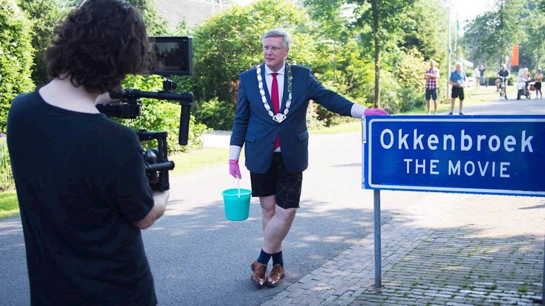De burgemeester van Deventer  tijdens de opnames
