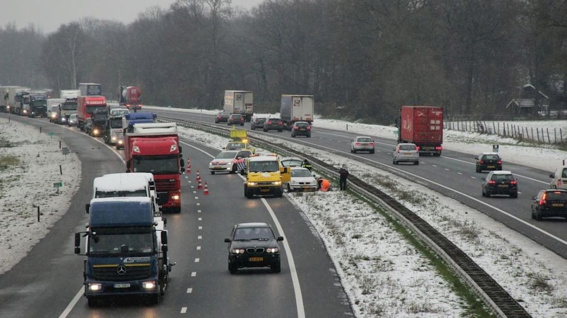 Auto in de vangrail