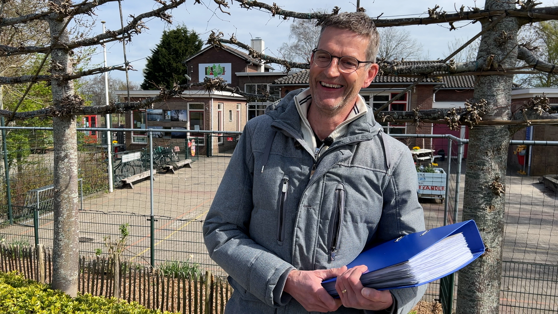 Dorp door het dolle heen: school blijft open