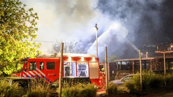 Uitslaande brand in woning na harde knallen