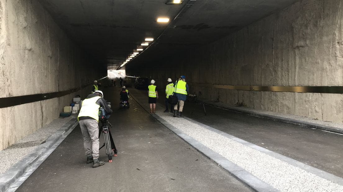 Een select gezelschap mocht alvast in de tunnel kijken (Rechten: RTV Drenthe / Margriet Benak)