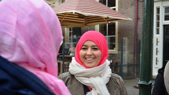 Hoofddoekjes uitproberen op World Hijab een - Omroep