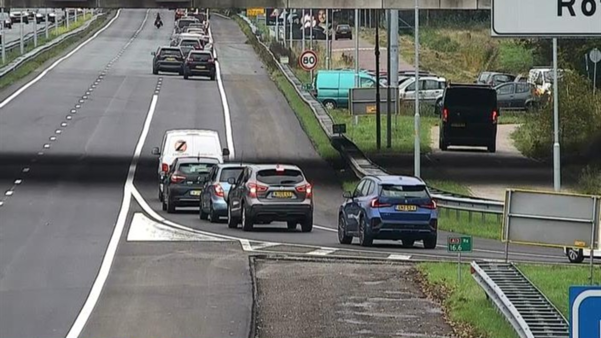 Flinke vertraging op snelwegen naar Rotterdam na ongeluk in avondspits.