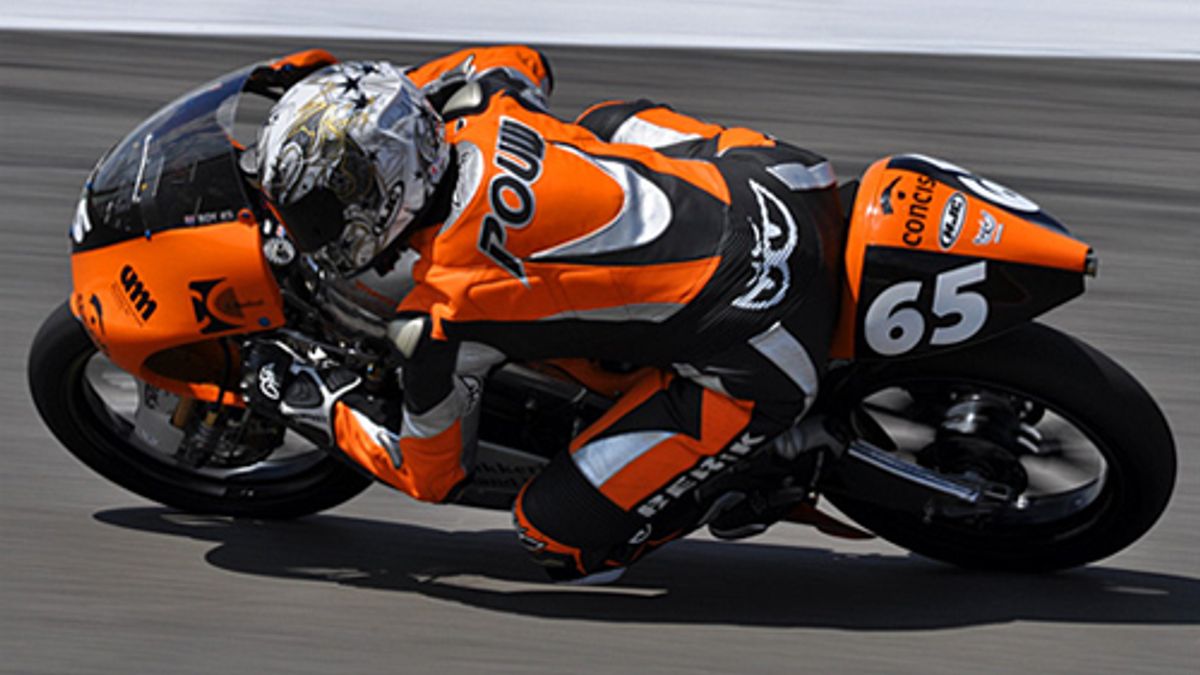 Motorcoureur Pouw in de Supersport 600 klasse