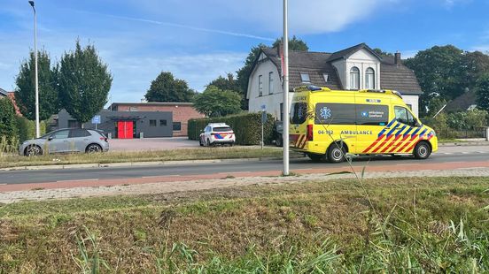 Fietser gewond bij aanrijding in Dedemsvaart. Fietser gewond bij aanrijding in Dedemsvaart.