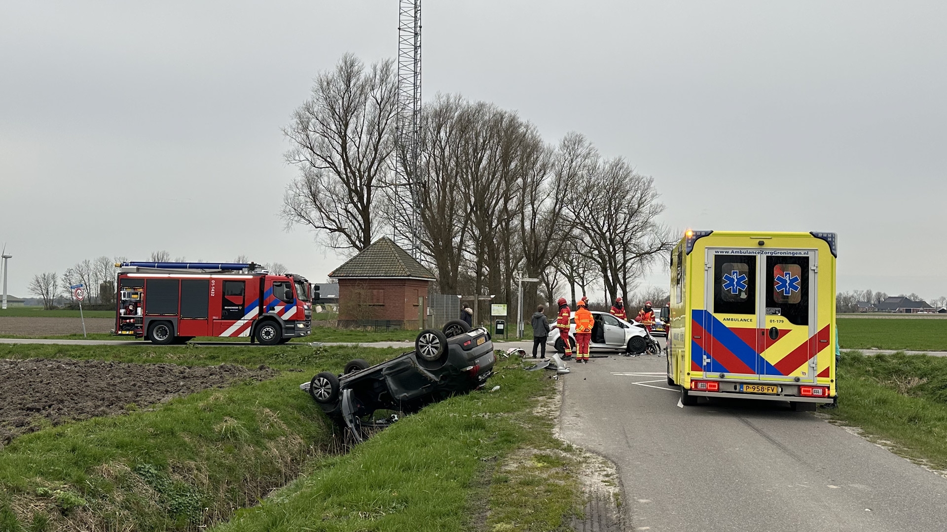 Hulpdiensten in Pieterburen. Niemand hoefde mee naar het ziekenhuis