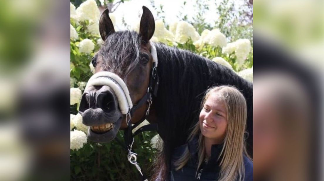 Esmee met haar paard