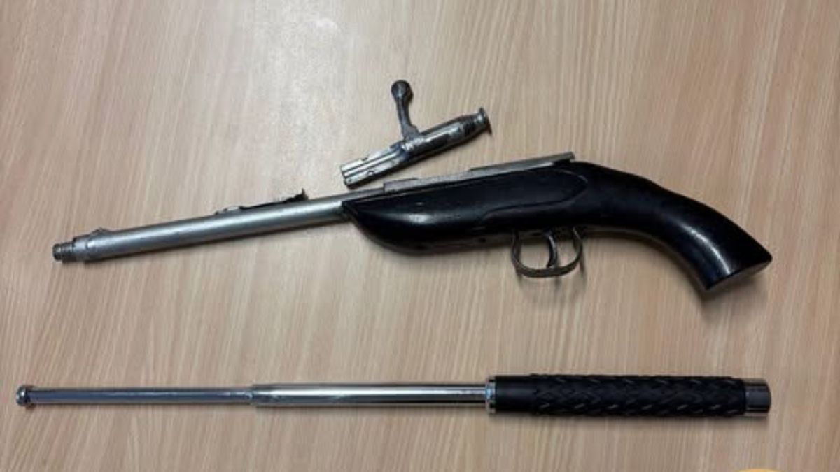 19-jarige aangehouden voor verboden wapenbezit: pistool en ploertendoder gevonden