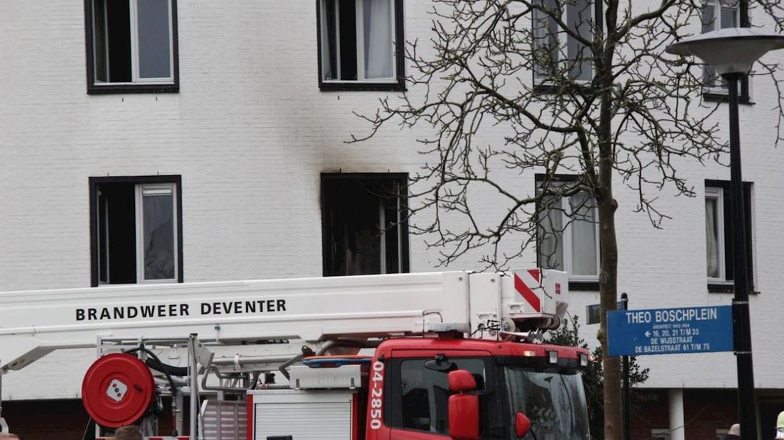 Uitslaande woningbrand Deventer
