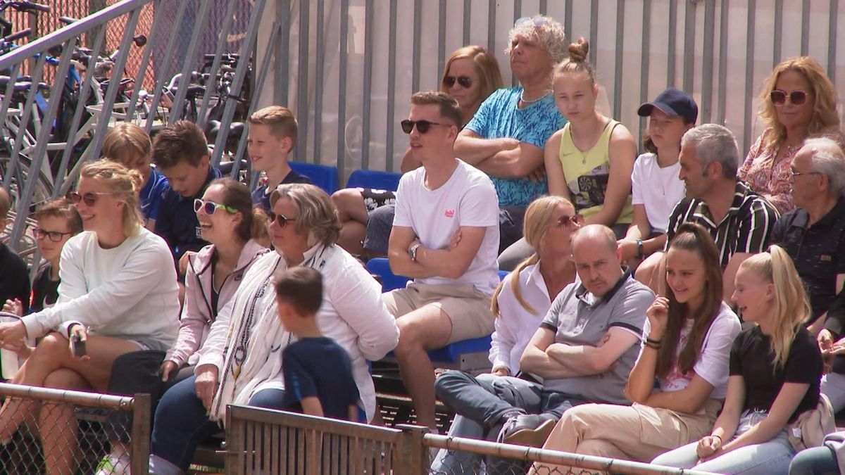 Tennissters Bargeres promoveren naar eredivisie