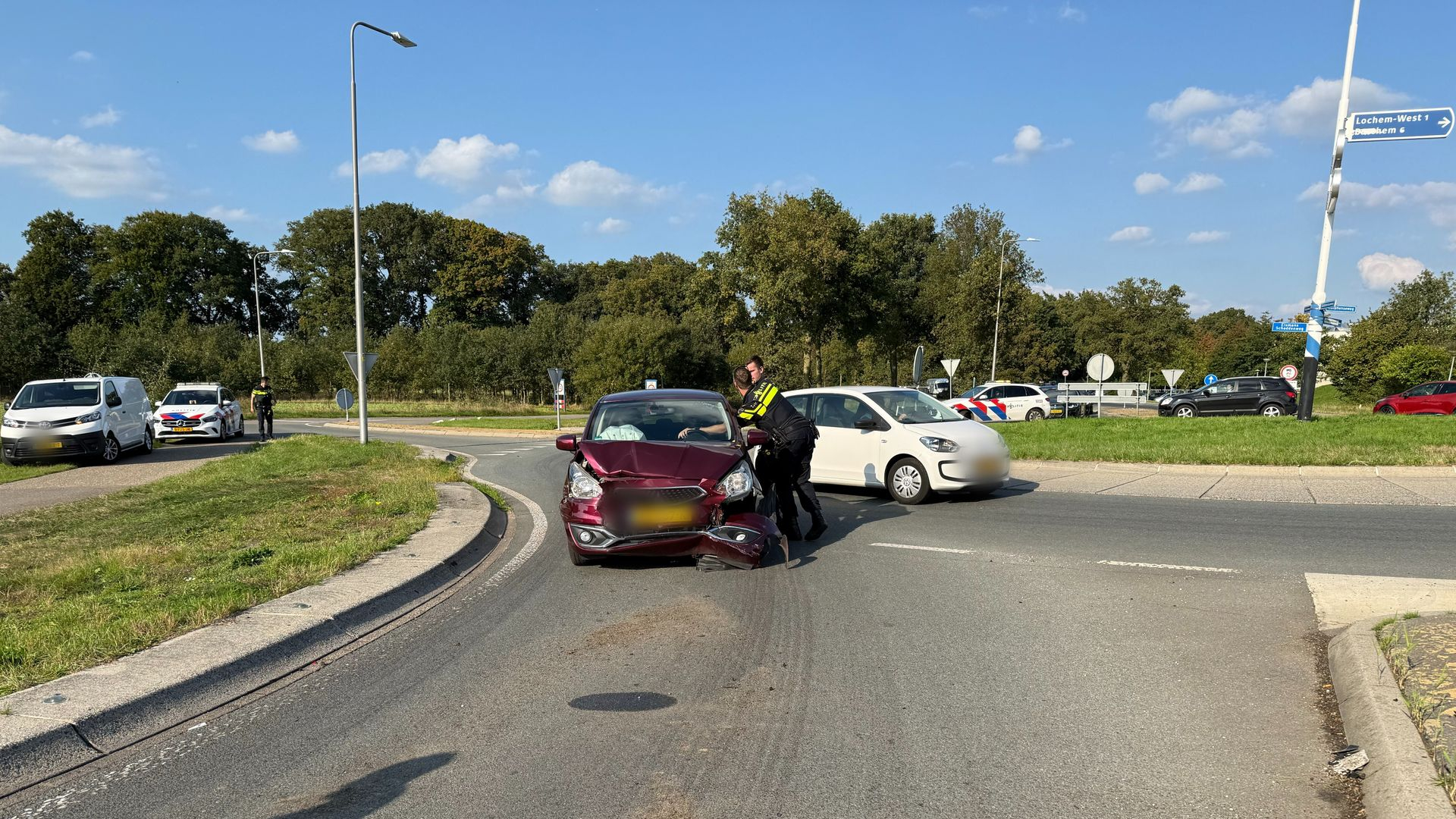 Man in scootmobiel gewond • ongeluk op rotonde.