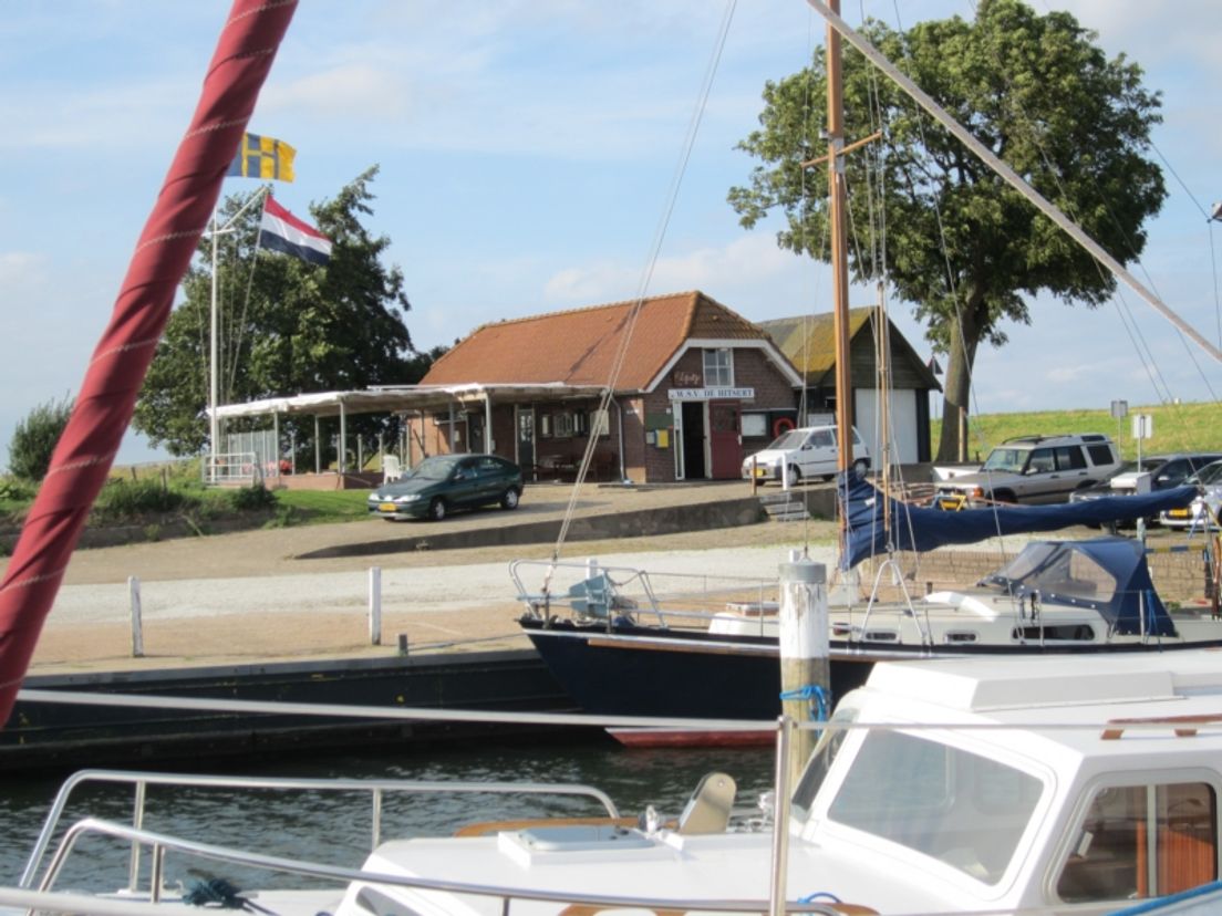 Het clubhuis De Lijn van Watersportvereniging De Hitsert