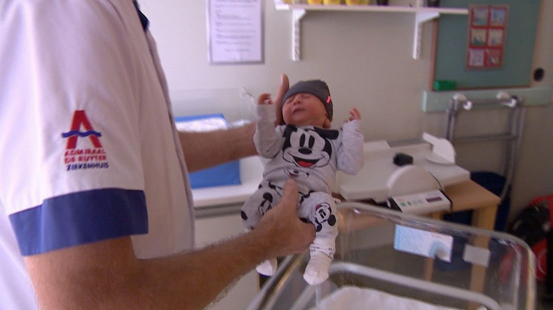 Pasgeboren baby in ziekenhuis ADRZ