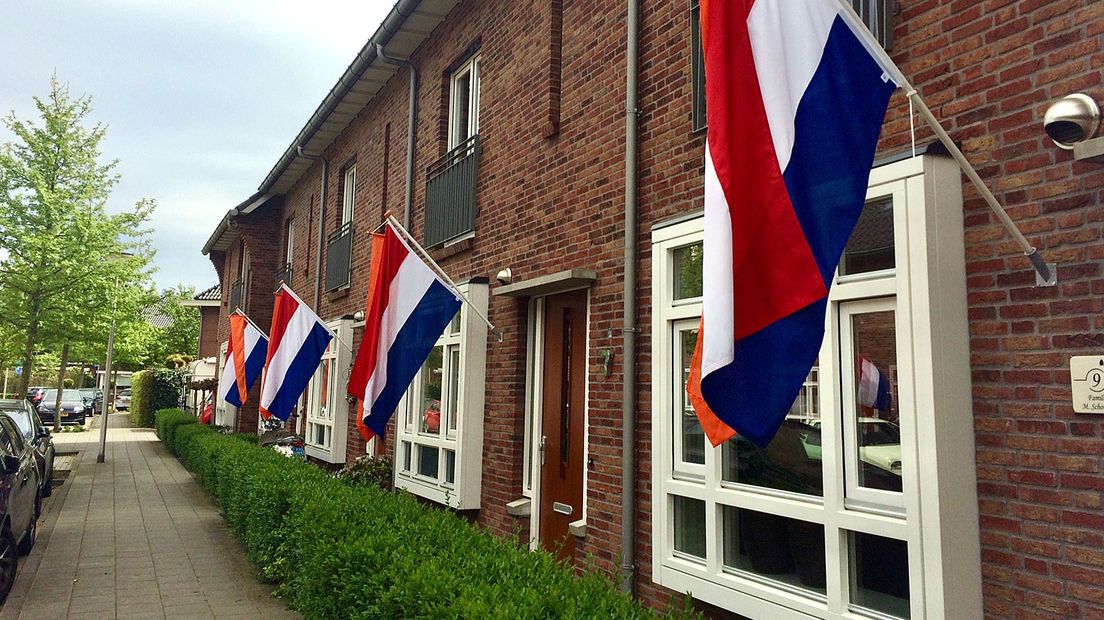Ook in Hooglanderveen hangen de vlaggen uit.