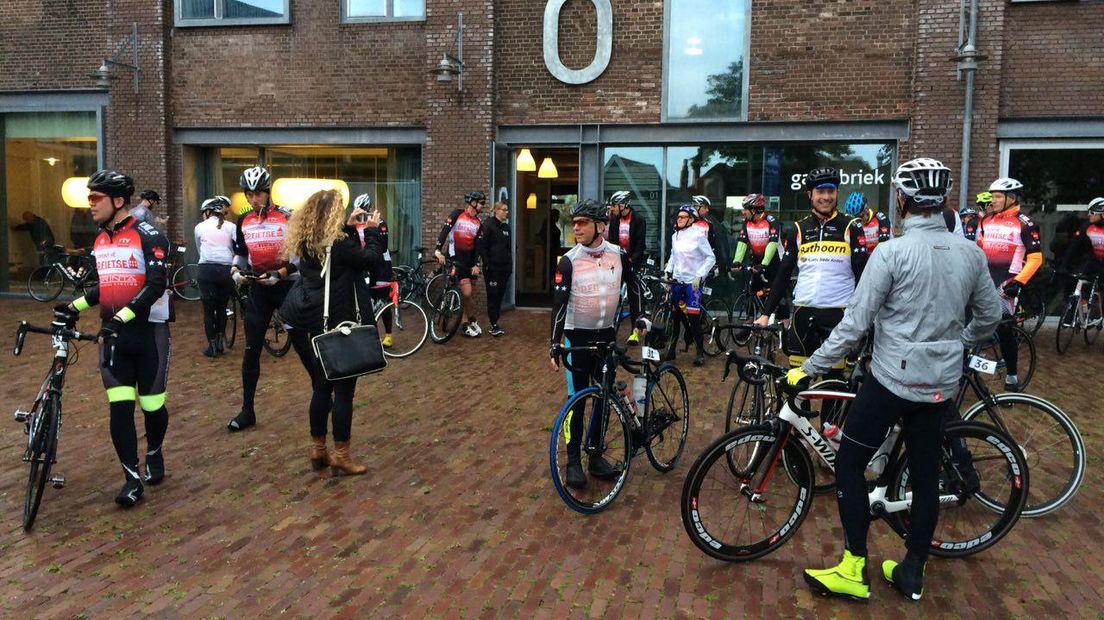 De deelnemers verzamelen in Meppel (Rechten: Jeroen Willems/RTV Drenthe)