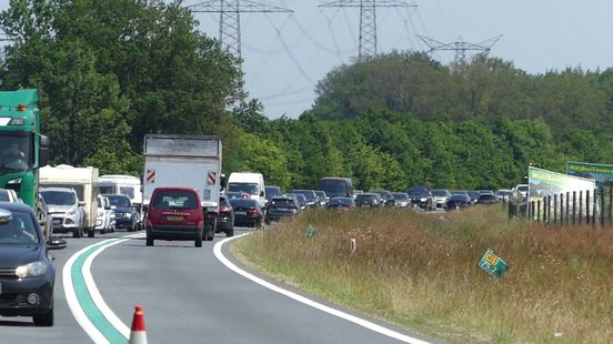 112 Nieuws: File op N35 bij Enschede na ongeluk | Grote politiecontrole in Hengelo. 112 Nieuws: File op N35 bij Enschede na ongeluk | Grote politiecontrole in Hengelo.