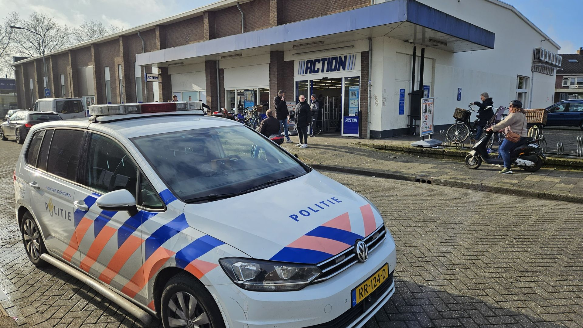 Man (28) overvalt Action, maar komt niet ver