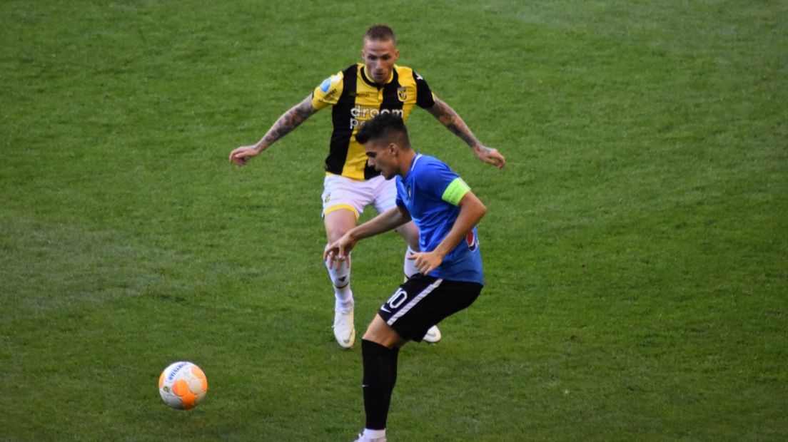 Vitesse heeft de derde voorronde van de Europa League bereikt. Een 3-1 winst op Viitorul was genoeg na een 2-2 gelijkspel vorige week in Roemenië. De doelpunten kwamen van de voeten van Matavz, Linssen en Beerens. Nu is FC Basel volgende week in Arnhem de tegenstander.