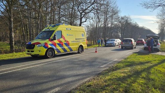 Vier autos botsen • ongeluk A15. Vier autos botsen • ongeluk A15.