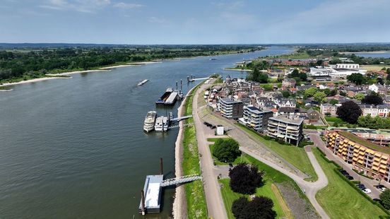 Man met beperking van fiets getrapt langs Rijn in Tolkamer