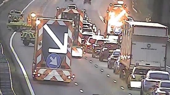 Automobilist rijdt tegen pijlwagen op A12 Home