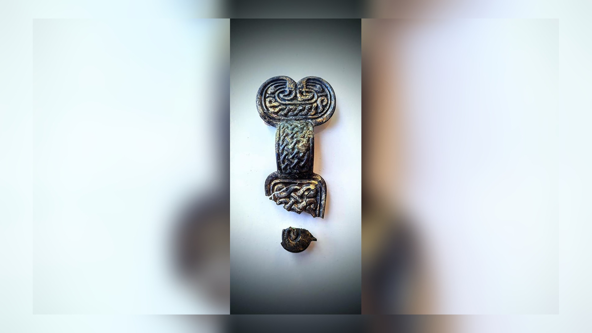 Sulveren fibula nei't dy skjinmakke is