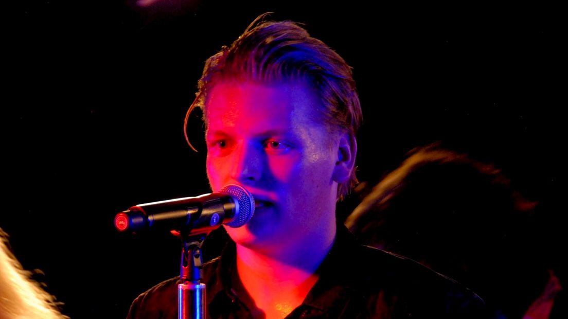 Thomas Berge en band bij De Hip in Deventer