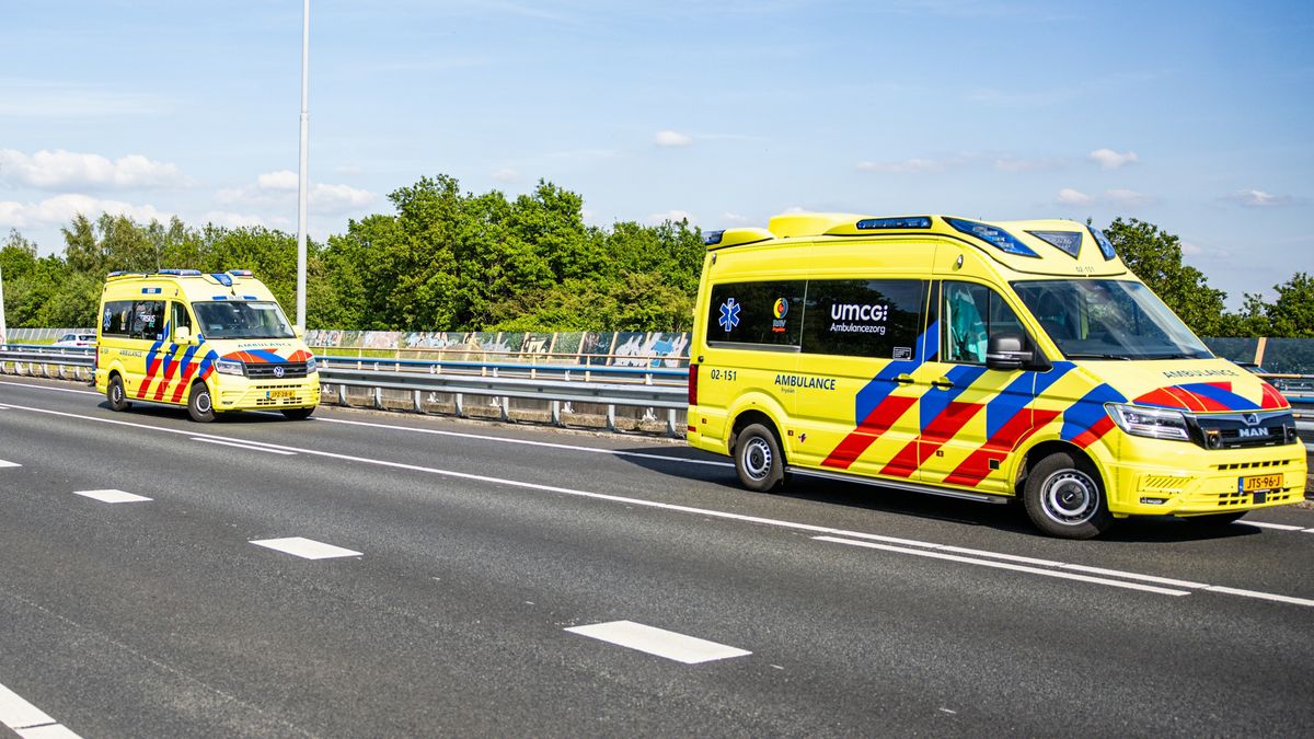 File door ongeluk met drie auto's op A7 bij Heerenveen | Illegale hennepkwekerij op schip in Koufurd