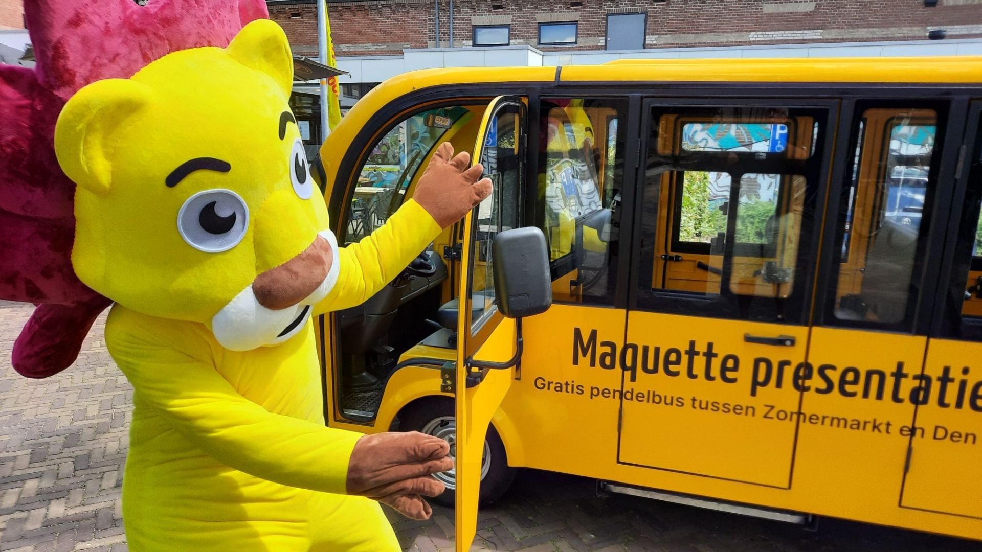 Maquettepresentatie Bloemencorso Lichtenvoorde met Braziliaanse klanken van Amizade.