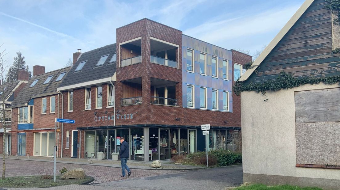 Het weggetje langs de oude boerderij geeft al 25 jaar discussie (Rechten: RTV Drenthe / Hjalmar Guit)