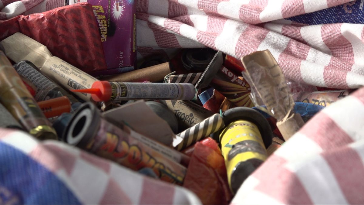 Zakken vol vuurwerk bij inleverpunt in Leeuwarden: 