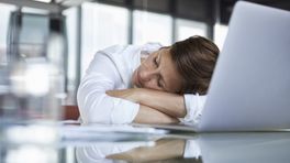 Slaaponderzoek: Het gaat fout met de hoofdklok in je hersenen als je veel in de nacht werkt