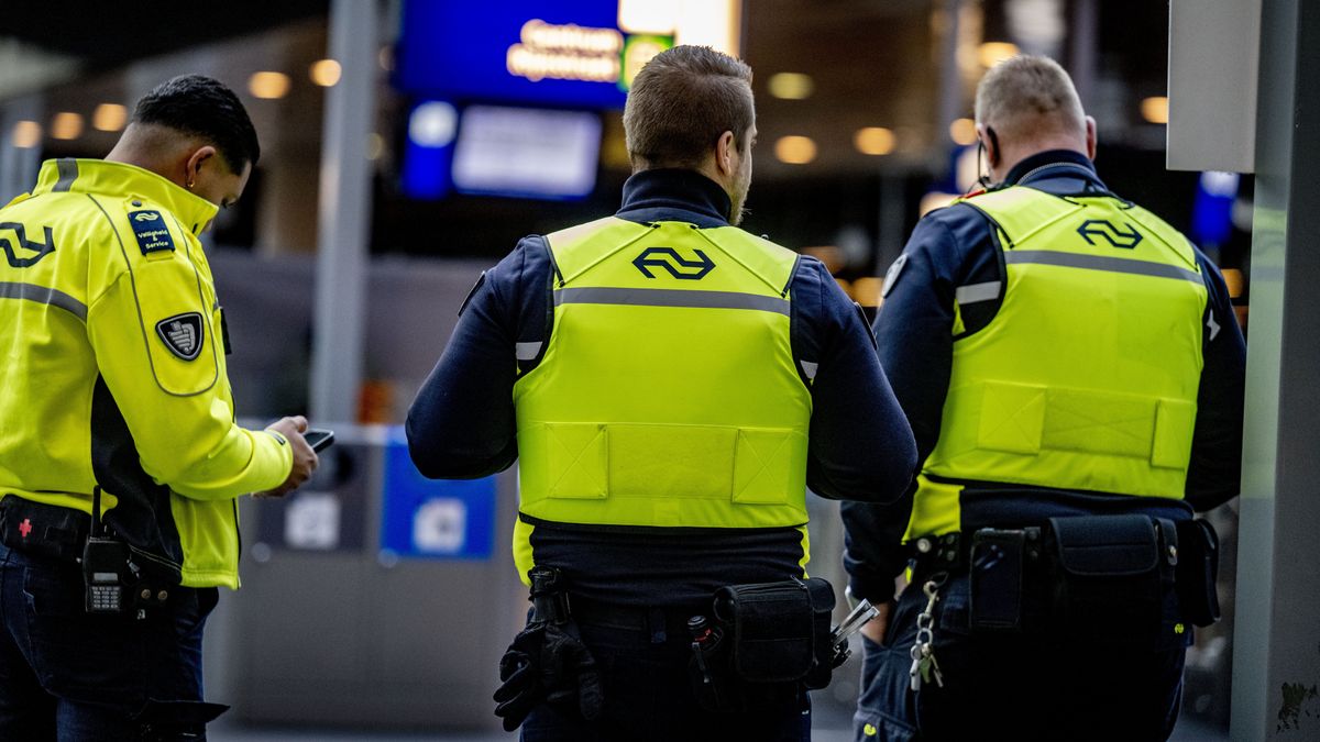 Wapenstok voor ov-boa's op station Zwolle