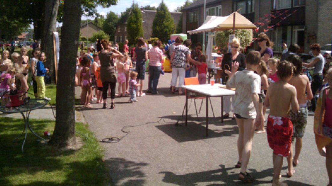 Duizenden kinderen spelen op straat