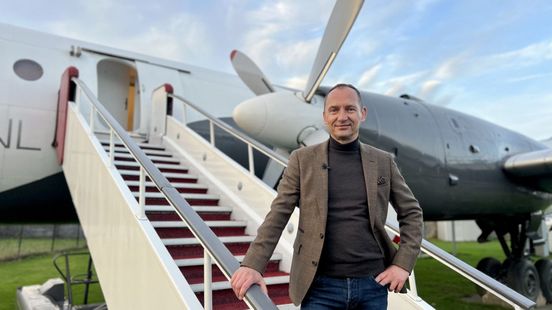 In je badjas met champagne in de cockpit: de blikvanger van Teuge staat te koop